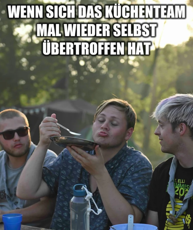 Meme Mittwoch: 1a Küchenteam

Da im Sommerlager so viele Fotos mit Memepotential entstanden sind, folgt die nächsten Wochen ein kleiner Einblick in diese Schmuckstücke. 

Lasst gerne etwas Liebe ❤️ oder Applaus 👏 für all die freiwilligen Lagerköche und Lagerköchinnen in den Kommentaren da.

#mememittwoch #memes #memepotential #einHochaufsKuechenteam #lagerkueche #sommerlager #sola #stammeslager #pfadfinden #StElliimHerzen